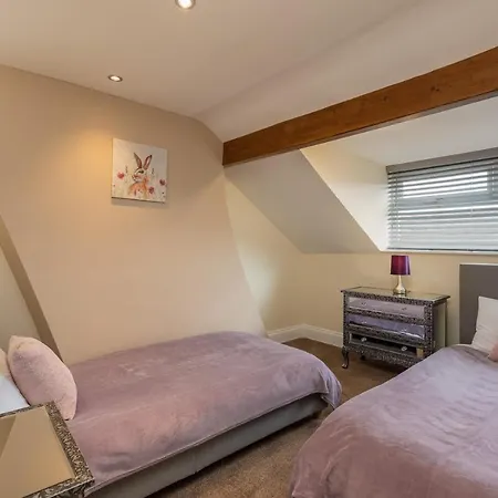 Willow Tree - Dog Friendly, Spacious & Central Whitby